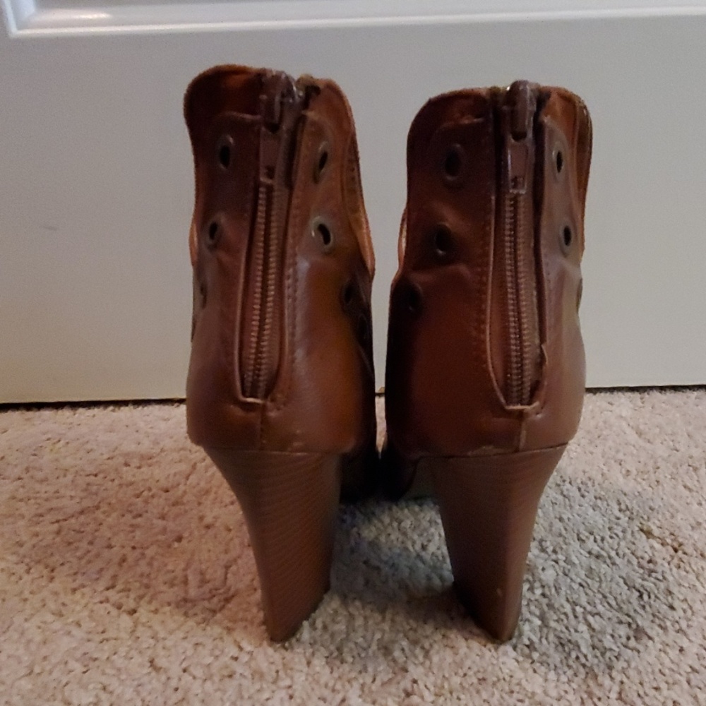 Booties. Size 7.5 - Picture 3 of 3